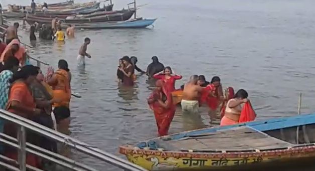 korona par bhaari aashtha 