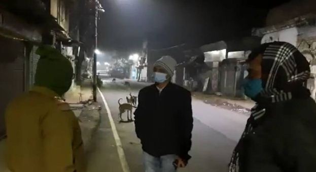 bina wardi ke gasht par nikle saheb 