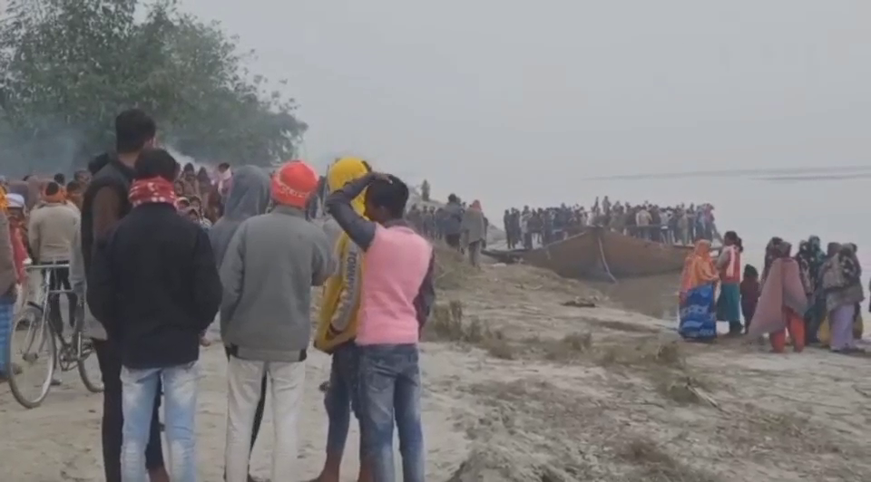 gopalganj me bada naav hadsa,