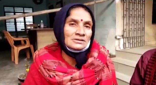 choron ne udaya rupyon se bhara bag 