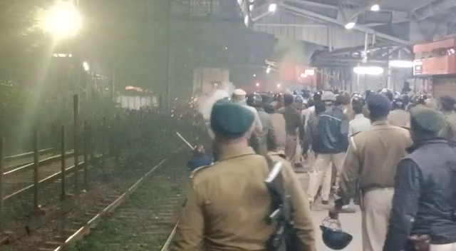 agitation-of-students-rrb-ntpc-exam-result-train-cancel