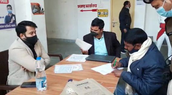 SDO ne 4 shikshak abhyarthi ko pakda 