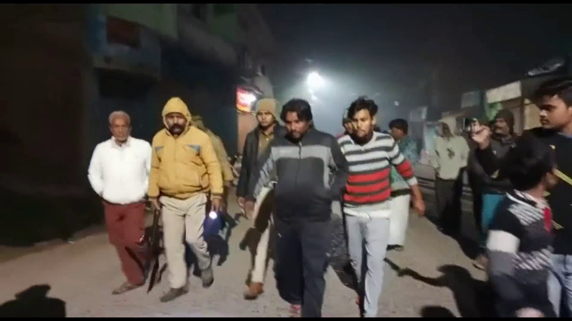 darbhanga me loot aur firing se machi sansani