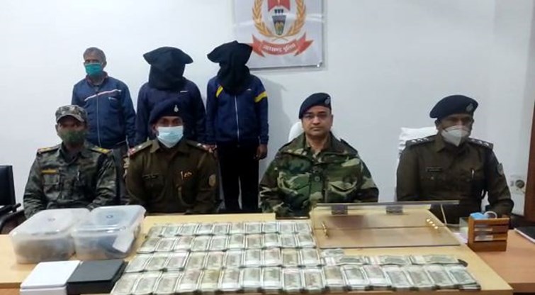 police ke hath lagi noton ki gaddi 