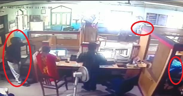 apradhiyon ke liye soft target bna bank 