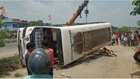 Accident of bus coming from Jhanjharpur in Madhubani to Patna