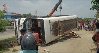 Accident of bus coming from Jhanjharpur in Madhubani to Patna