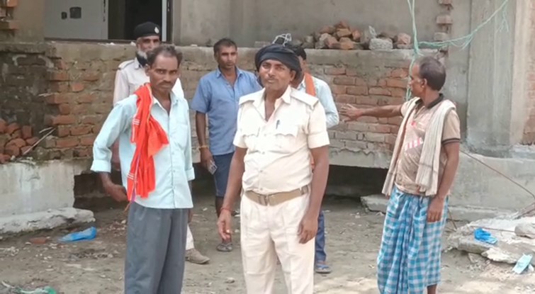 BACCHE KE SAATH HI FATHER MAND MAMA KI MAUT SE MACHA HARKAMP.