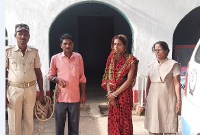 FAMILY MEMBER KO KUDAL SE KATNE WALE HUSBAND WIFE KO POLICE NE KIYA ARREST