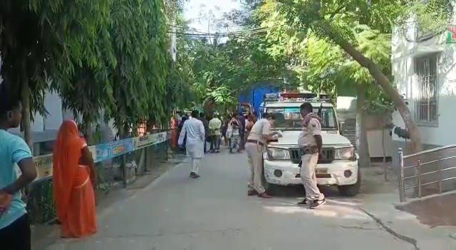 GHAR SE BULAKAR YOVAK KO GOLI MARI