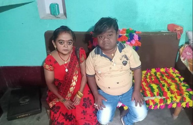 dhai feet ke dampati ne dikhaya dam 