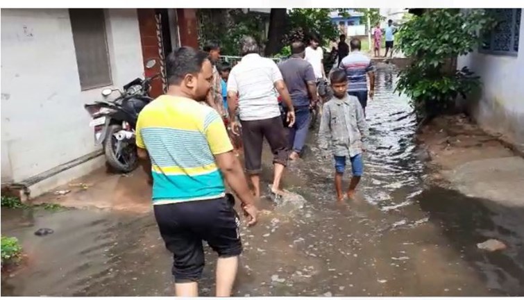 nagar parishad ki khuli pole 