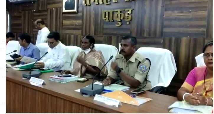 yojnao ko dharatal per utaarne ka nirdesh  