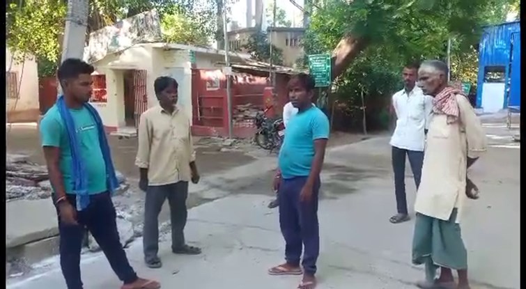 GHAR SE BULAKAR GOLI MAAR DI..