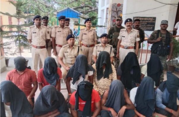 awaidh balu khanan ke khilaf chala police ka danda 