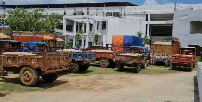 balu mafiyaon par chala police ka hunter 