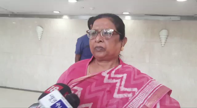 DELHI DAURE PER DY CM TARKISHOR PRASHAD AUR RENU DEVI