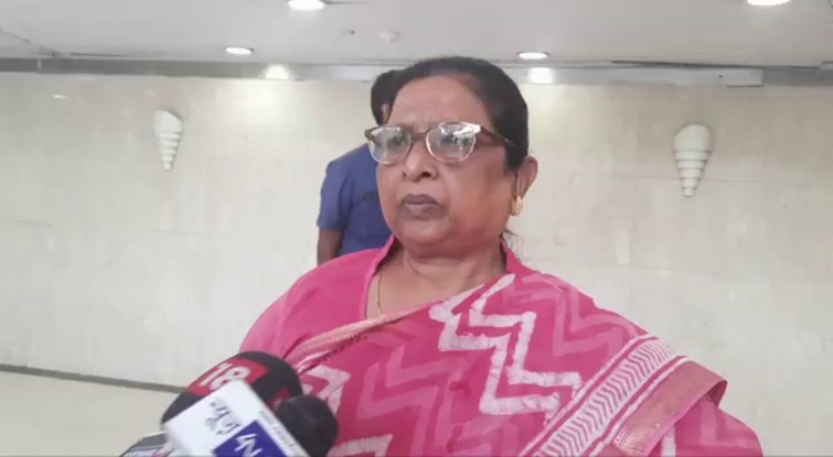 DELHI DAURE PER DY CM TARKISHOR PRASHAD AUR RENU DEVI