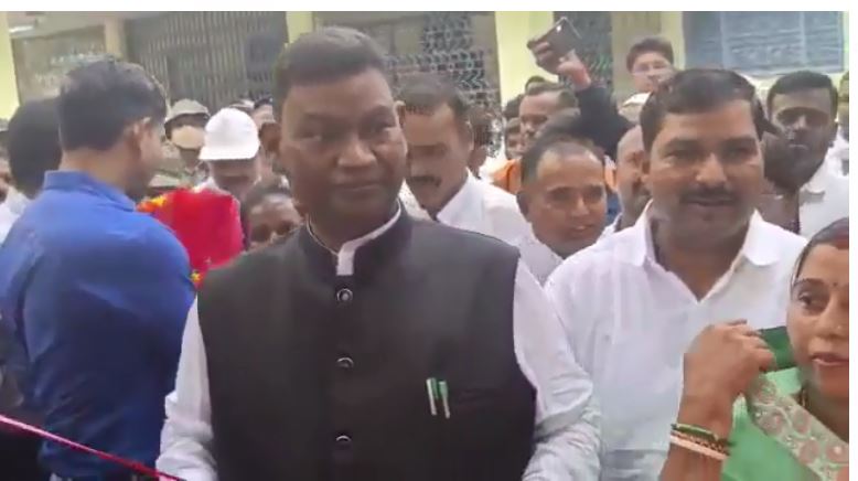 navnirmit jeela parishad bhawan kaa udghatan 