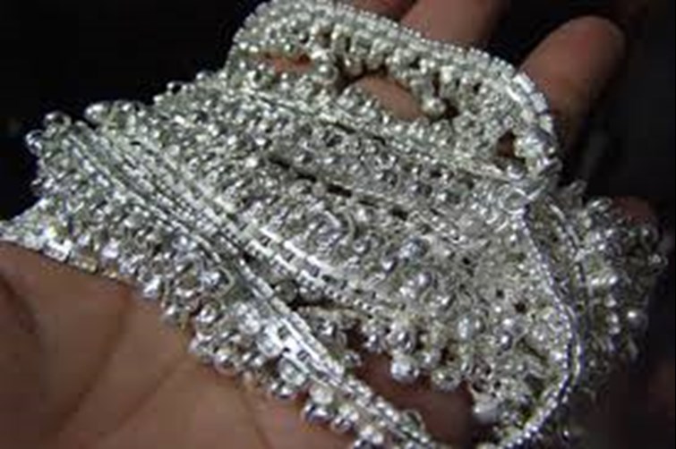 127 kg silver ke saath three arrested