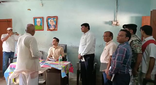 janta darbaar laga dm ne suni samasyaye 