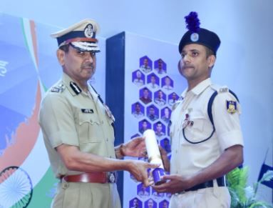 CRPF CONSTABLE ROSHAN KO MILA SAMMAN.