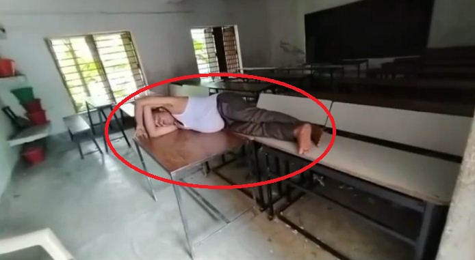 is school me padhane nahin sone aate hain master 