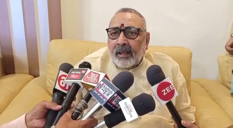 Cast census ka welocme karte hue giriraj singh ne population control ka raag chera.