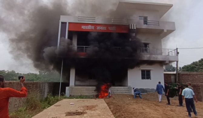 agnipath yojna ke virodh me madhepura me bhi bawal 