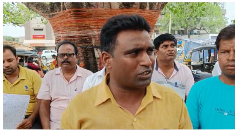 pirit youvaon ne ki dc aur sp se shikaayet 