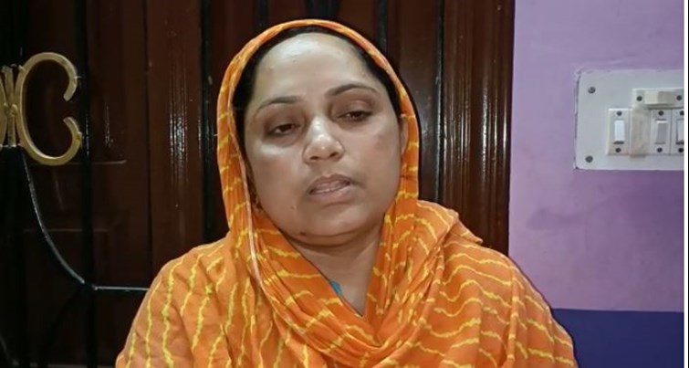 dindahare band ghar mai chori 