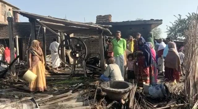 AAGE SE JALKAR RAKH HUA 6 FAMILY KA ASIYANA..
