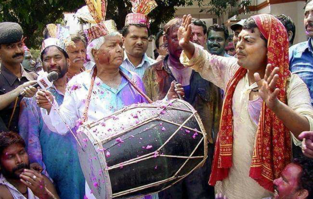Lalu ki kurtafaad holi ko kiya mis