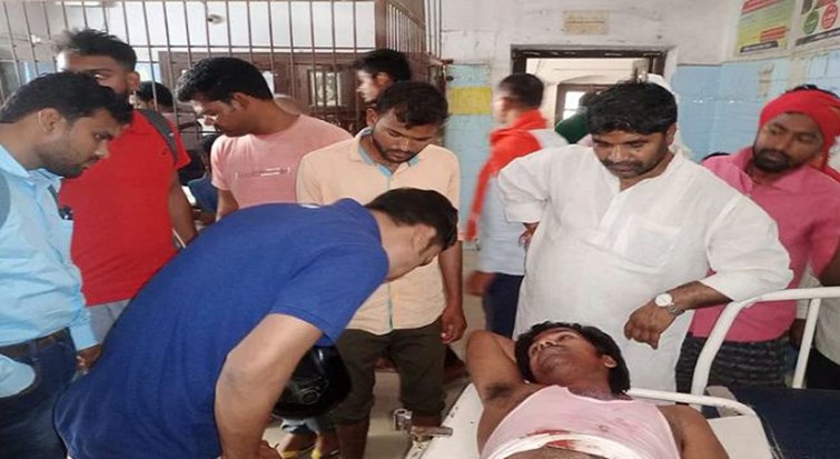 seewan me panchayati ke dauraan tabadtod firing 