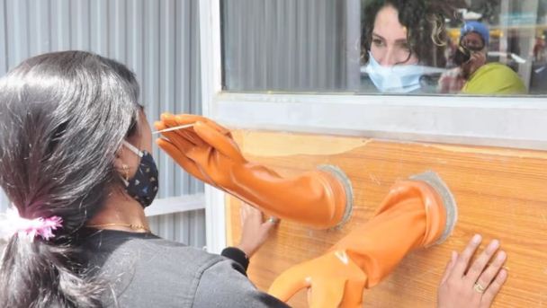 gaya ghumne aayi mahila nikli corona positive 