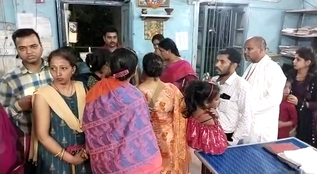 udghatan ke turant baad iskon mandir me mahilao se gold ki chori