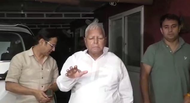 AIIMS se niklte hi lalu ne bhari hunkar