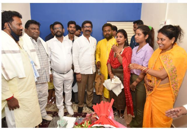 shaadi ki shubhkaamnaaye 