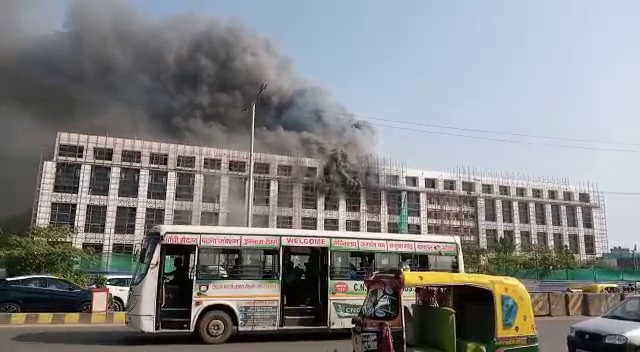 PATNA KE VISHWESHWARAIAH BHWAN ME LAGI BHISHAN AAG