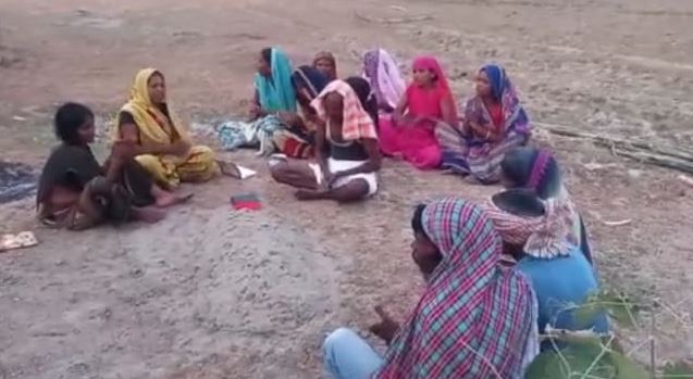 HADSE KE SIKAR KISHOR KO JINDA KARNE KE LIE KABRA KA PAAS HO RAHA BHAJAN KIRTAN.