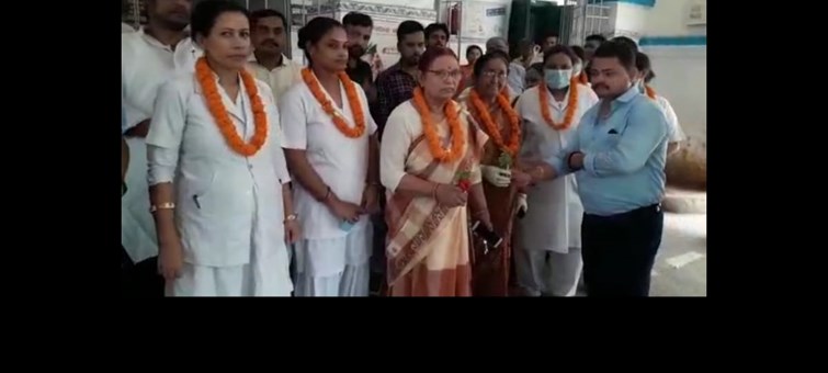 international nurse day par logon ki anuthi pahal 