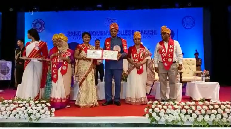 chhatraon mai  kaaphi  khushi 