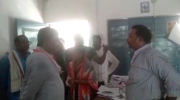 DGP se bhi jyada tewar me hai thaane ka munshi 