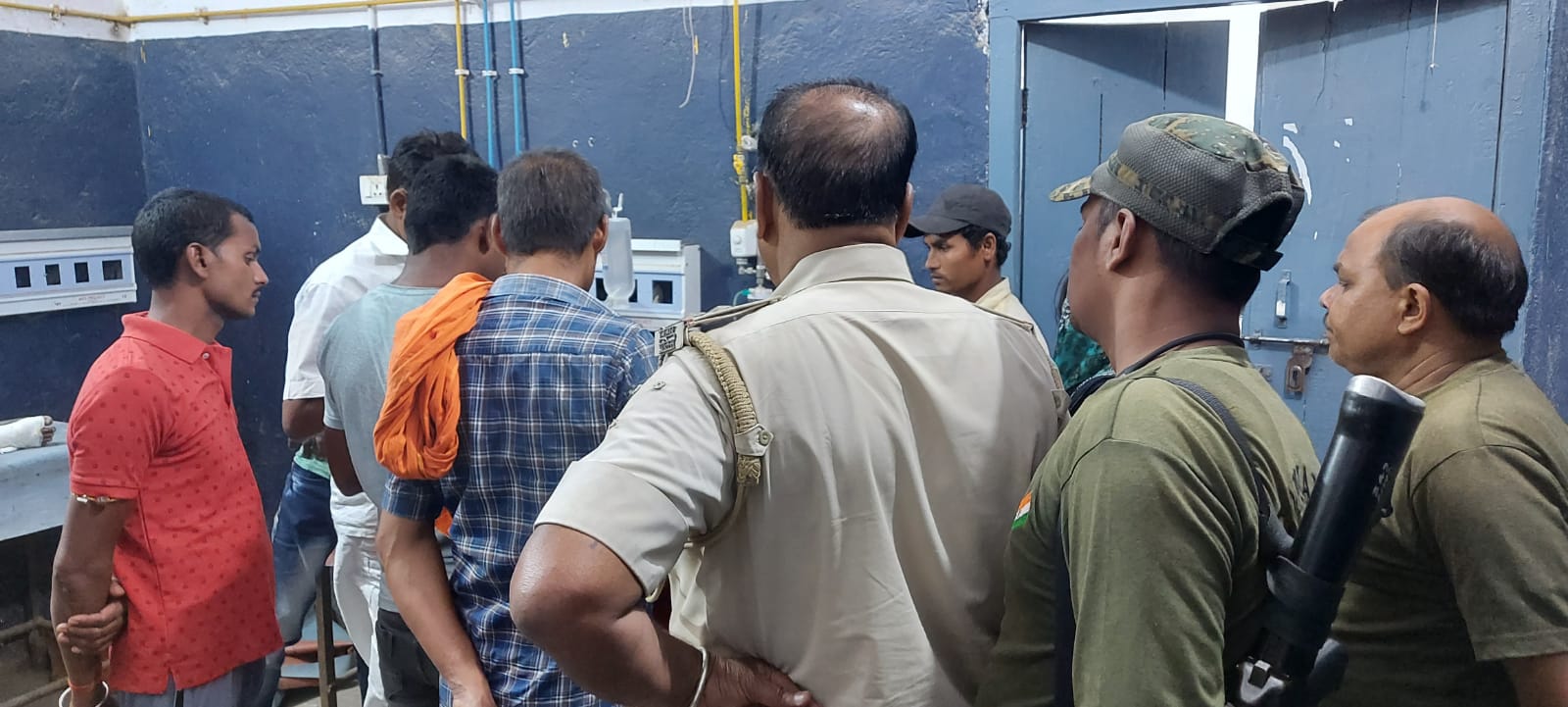 RAID KARNE GAYE UTDPAD TEAM PER HAMLA ME SI SAMEET THREE GHAYAL.