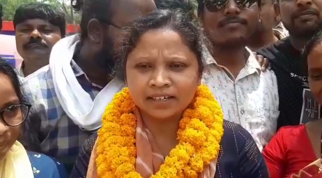 nayee pirhi ko mila mauka 