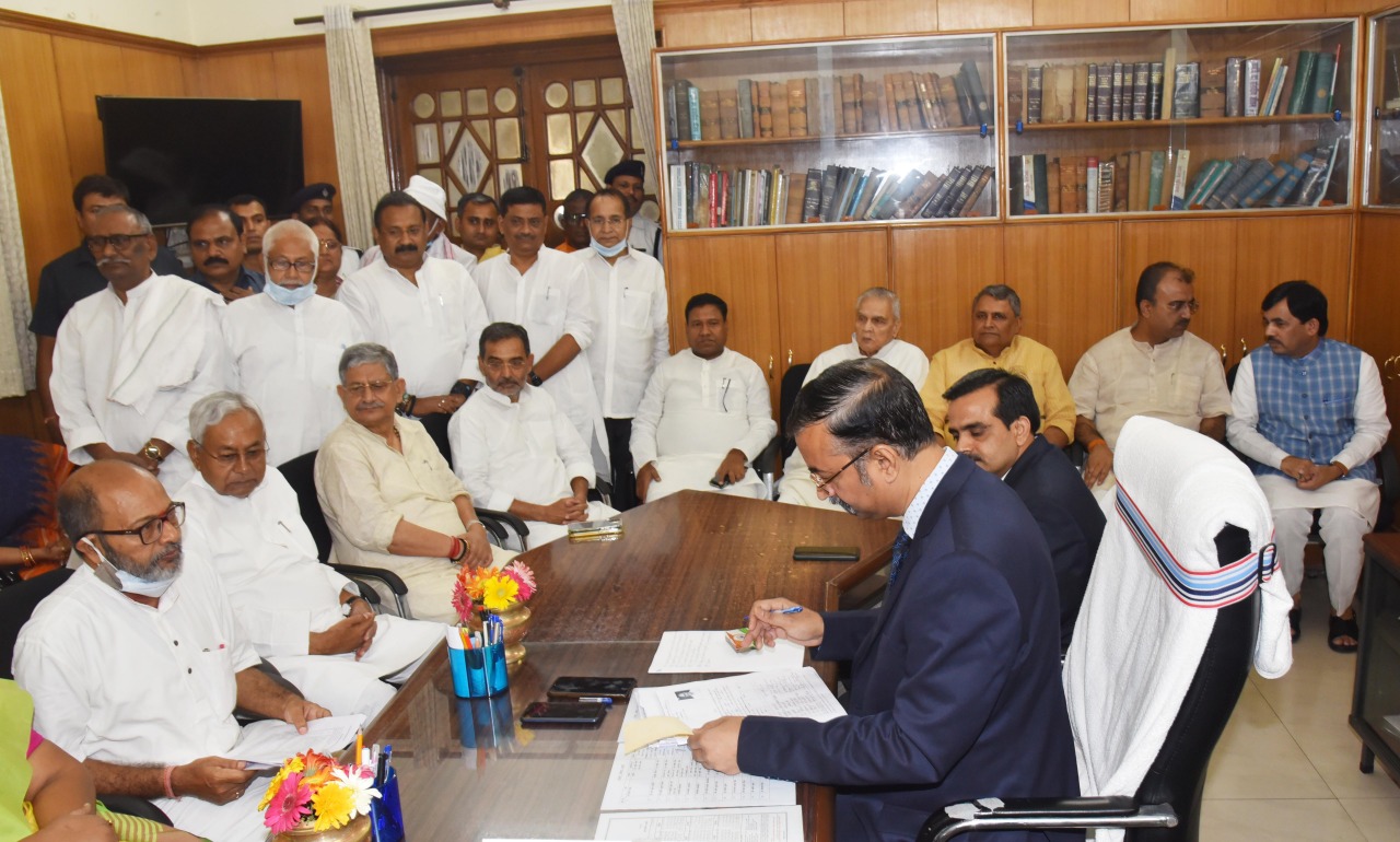 ANIL HEGDE KE NOMINATION ME CM NITISH SAMEET PURI SARKAR PAHUCHE.