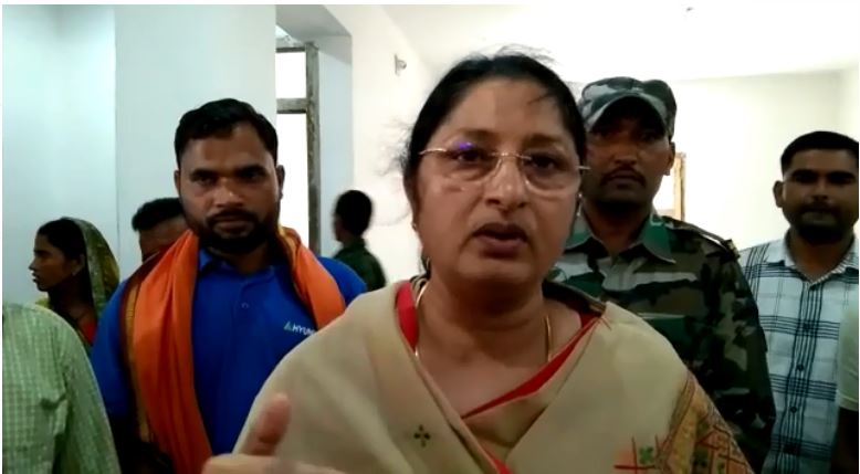 gramin factory ke dhuwe se hai pareshan 