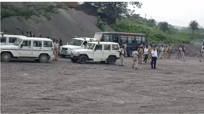 awadh krashar ke khilaph badi karrawai 