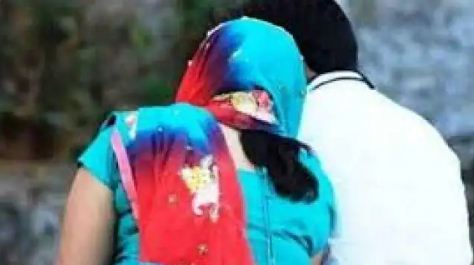 premi jode ko khambhe se bandh kar pita 