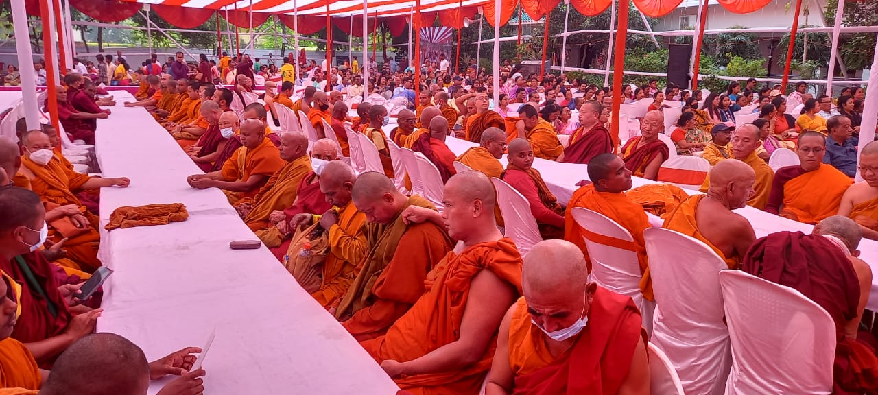 gaya me bauddh bhikshuon ne ki vishesh puja archana